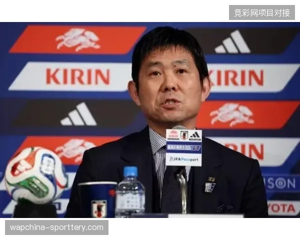 森保一提醒全队戒骄戒躁，面对外界赞誉需保持冷静，对阵荷兰仍要坚持防守反击